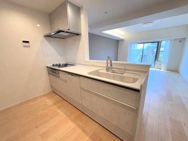 節水効果が嬉しい食器洗い乾燥機付きのカウンターキッチン