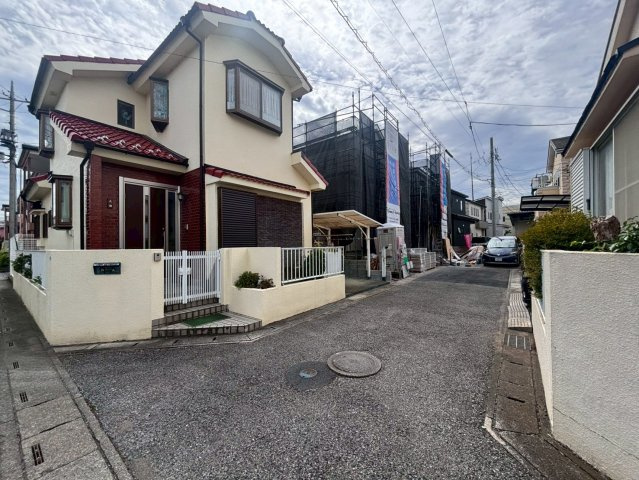 【１号棟】越谷市東越谷新築戸建ての前面道路含む現地写真