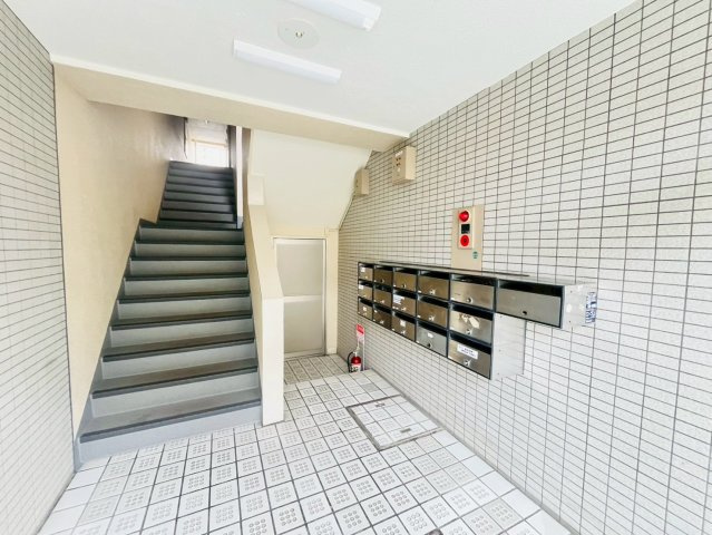 メゾン西明石のエントランス