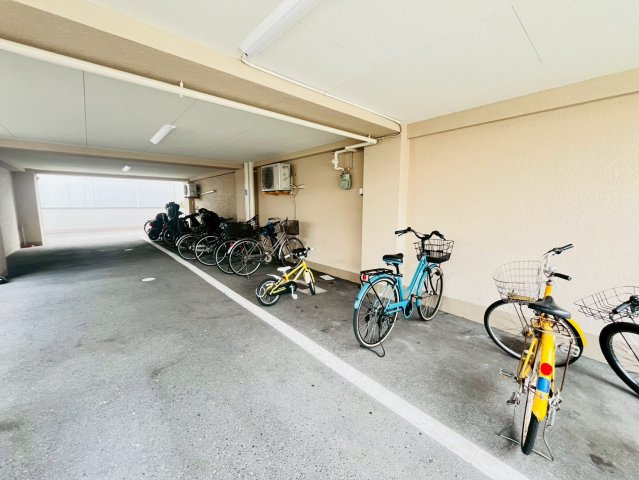 メゾン西明石の駐車場