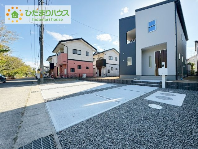 いわき市常磐関船町1期　新築戸建の駐車場|カースペース２台ＯＫ！前面道路も幅が広いため車庫入れも安心です(^^)/