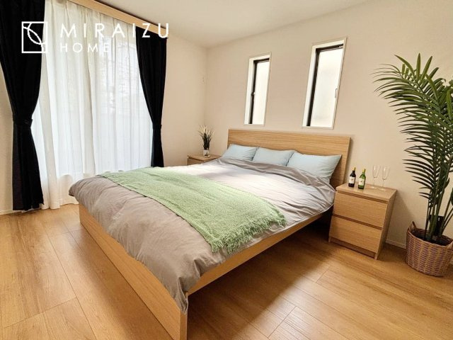 【その他】 | ※モデルハウス例です
■周辺交通量少なめ■
前面道路は車通り少なめで広々としていますので駐車が苦手な方でも焦らずに駐車出来ます。静かで小さなお子様のいるご家庭にも安心な立地となっています。