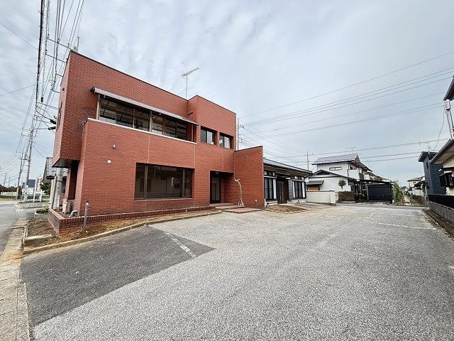 【外観】 | 結城市大字鹿窪　中古戸建 | 両面道路で日当たり良好！解放感があります( *´艸｀)