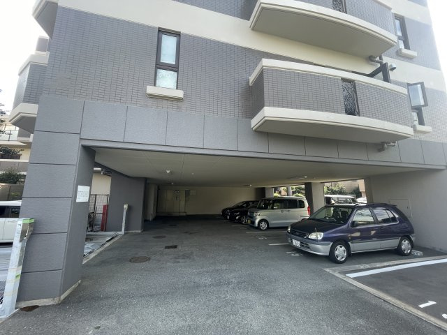 アーサー田島エクシオの駐車場