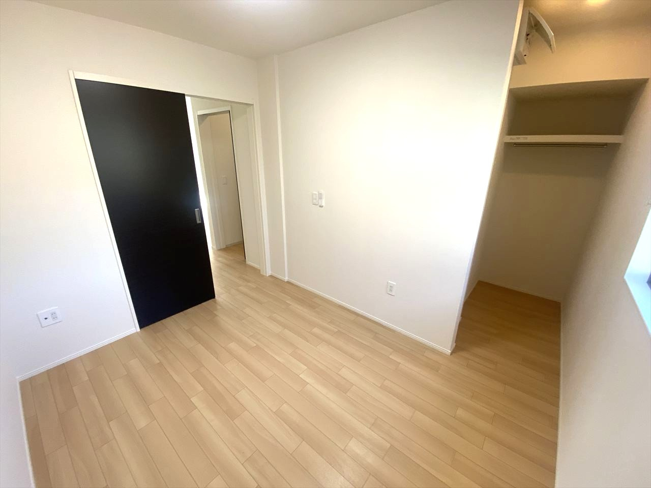 コーセー飯田の洋室