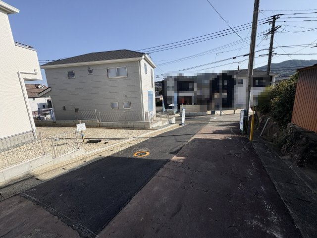 【その他】 | 福岡市南区大平寺1丁目第1　1号棟（全2棟）【仲介手数料無料・0円】 | 現地写真。前面道路です。