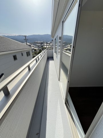 【バルコニー】 | 福岡市南区大平寺1丁目第1　1号棟（全2棟）【仲介手数料無料・0円】 | 現地写真。