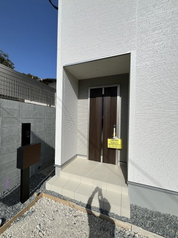 【玄関】 | 福岡市南区大平寺1丁目第1　1号棟（全2棟）【仲介手数料無料・0円】 | 現地写真。