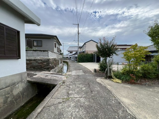 和歌山市森小手穂・中古戸建・54707の前面道路含む現地写真