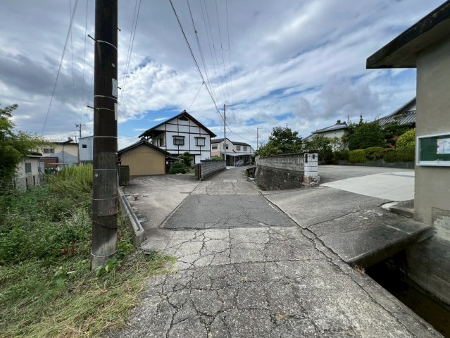 和歌山市森小手穂・中古戸建・54707の前面道路含む現地写真