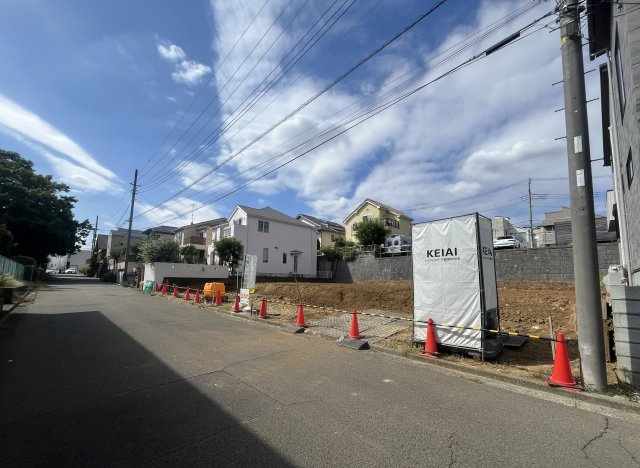 横浜市青葉区あざみ野南 1期の前面道路含む現地写真