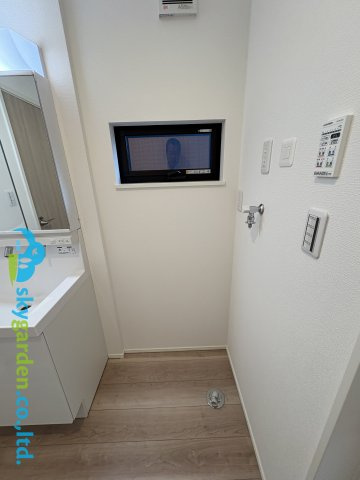 富士山遠望の鎌倉市台の新築全2棟　2号棟のランドリースペース