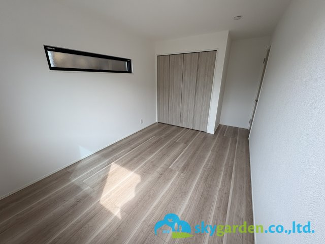 富士山遠望の鎌倉市台の新築全2棟　2号棟の洋室|コンパクトで使いやすい洋室です