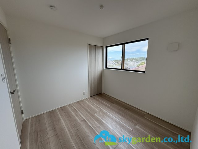 富士山遠望の鎌倉市台の新築全2棟　2号棟の子供部屋