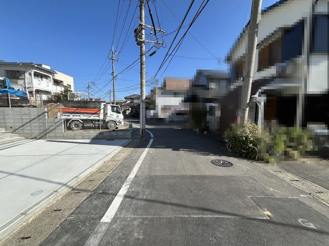 【その他】 | 福岡市南区大平寺1丁目第1　2号棟（全2棟）【仲介手数料無料・0円】 | 現地写真。前面道路です。