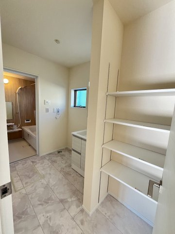 【洗面所】 | 福岡市南区大平寺1丁目第1　2号棟（全2棟）【仲介手数料無料・0円】 | 現地写真。