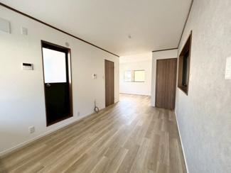 【居間・リビング】 | 高槻市辻子3丁目　中古戸建