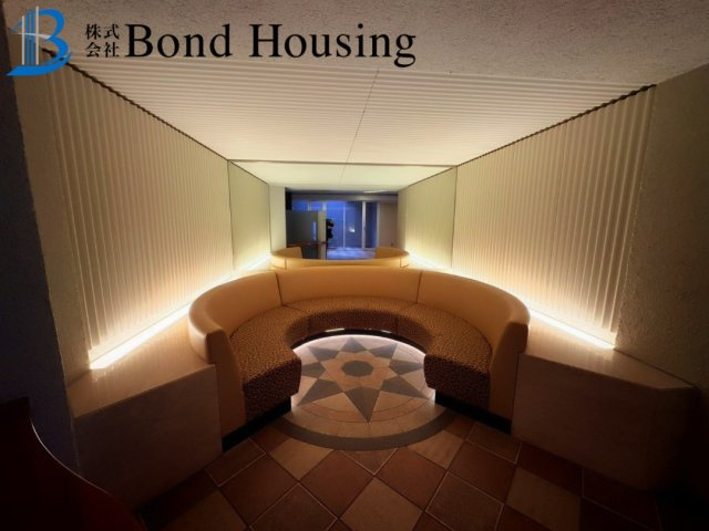 「分譲駐車場権利付き」　灘区岩屋中町　ワコーレ灘ヴァリスのエントランス