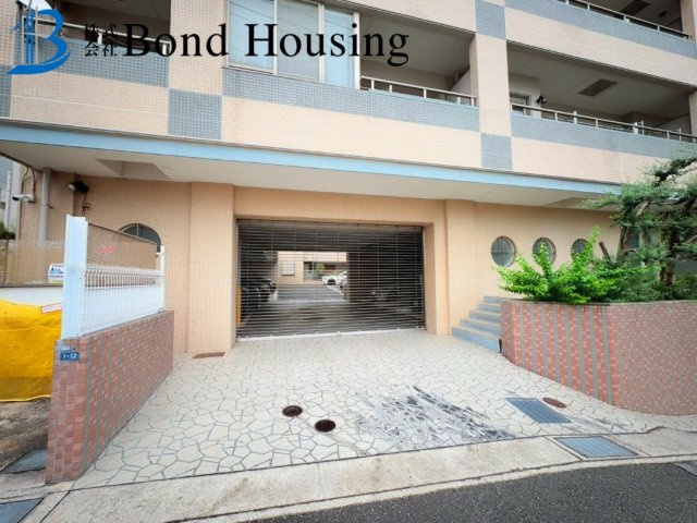 「分譲駐車場権利付き」　灘区岩屋中町　ワコーレ灘ヴァリスのエントランス