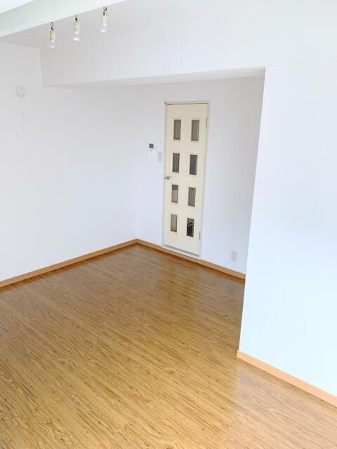 プレステージ三鷹の洋室