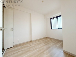 創造性や成長を促す遊びの空間を提供。学習や趣味に集中できる環境を整えます。個別のプライベートスペースは自己表現と自立心を育み、心地よい睡眠環境を整えリラックスできる場所を提供。
