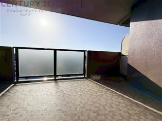 約14㎡のゆとりあるバルコニーです。お洗濯もたっぷりと干せます。