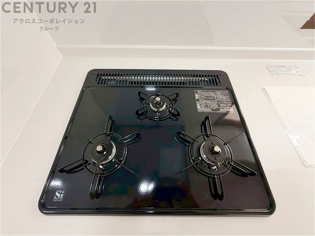 多数の調理器具を同時に使用でき、料理の効率化が可能。省エネで節約になり、様々な料理スタイルに適応できます。また、火力調整が独立しており、手入れや掃除もしやすく、今よりもっとお料理が楽しくなるかも。
