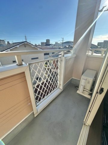 シャルマンのバルコニー|暖かな日差しのふりそそぐバルコニー