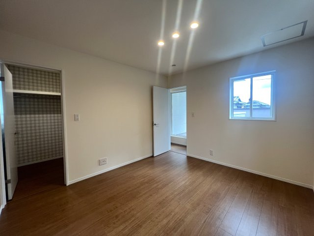 国道129号線まですぐ！厚木市下川入 新築戸建の洋室|ゆったりした洋室です