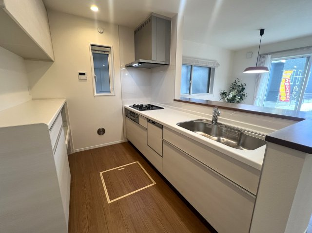 国道129号線まですぐ！厚木市下川入 新築戸建のキッチン|キッチンです