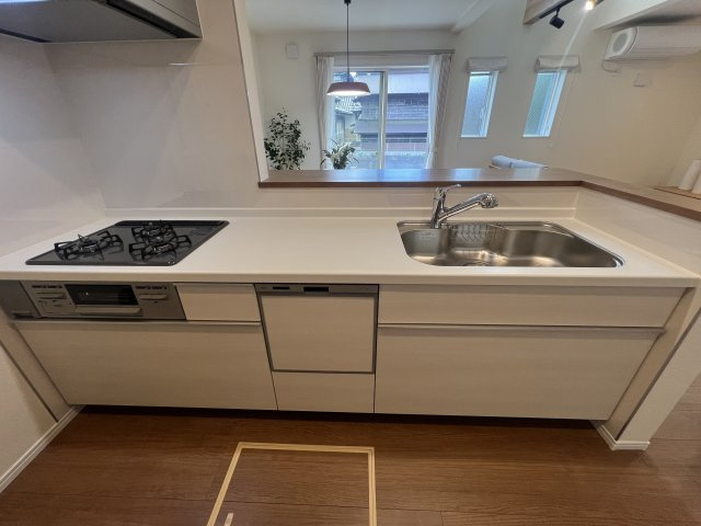国道129号線まですぐ！厚木市下川入 新築戸建のキッチン|コンパクトなキッチンで掃除もラクラク