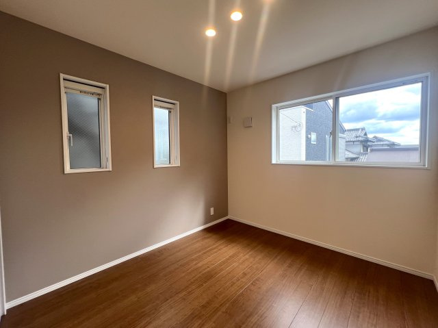 国道129号線まですぐ！厚木市下川入 新築戸建の洋室|きれいな洋室です