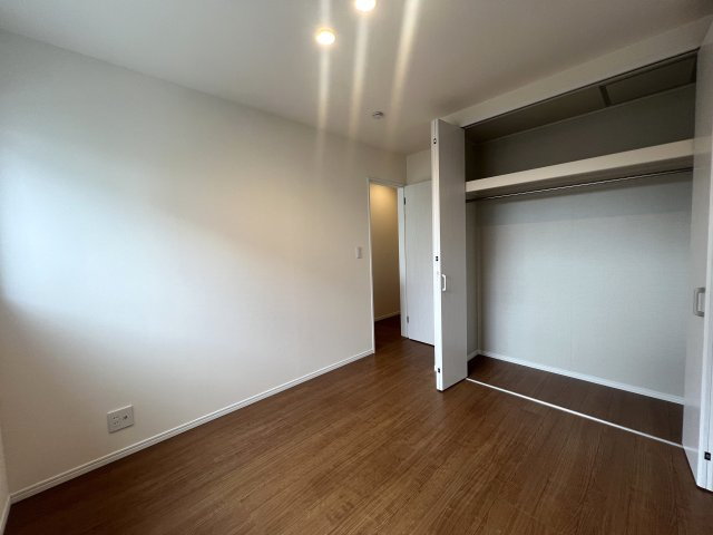 国道129号線まですぐ！厚木市下川入 新築戸建の洋室|ゆったりした洋室です