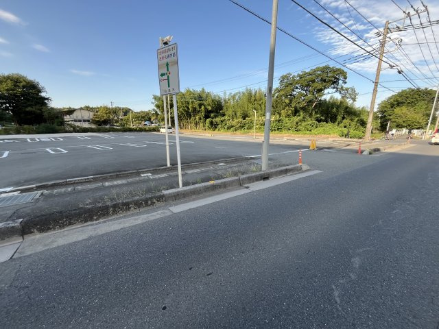 店舗・事務所用地 日高市高萩の前面道路含む現地写真