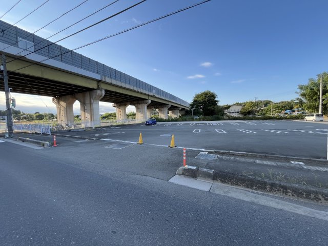 店舗・事務所用地 日高市高萩の前面道路含む現地写真