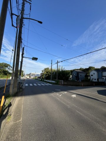 店舗・事務所用地 日高市高萩の前面道路含む現地写真