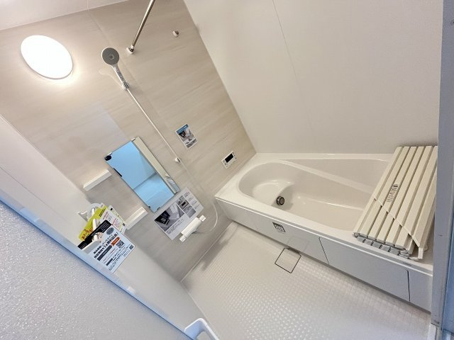 【浴室】 | 福岡市南区大平寺1丁目10期　1号棟（全2棟）【仲介手数料無料・0円】 | 施工例。浴室です。施工例は完成時と異なる場合があります。