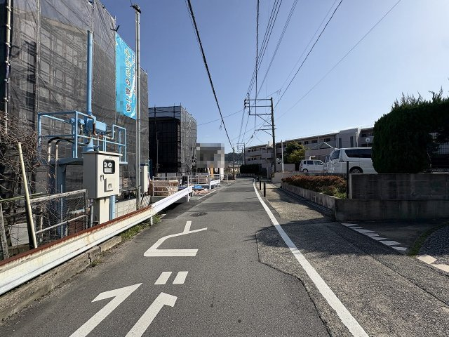 【その他】 | 福岡市南区大平寺1丁目10期　1号棟（全2棟）【仲介手数料無料・0円】 | 現地写真。前面道路です。