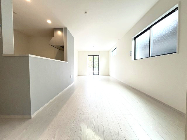 【居間・リビング】 | 福岡市南区大平寺1丁目10期　1号棟（全2棟）【仲介手数料無料・0円】 | 施工例。施工例は完成時と異なる場合があります。