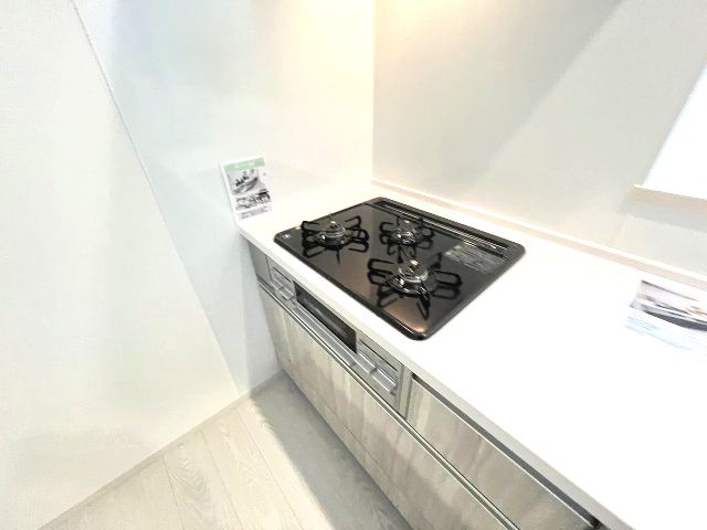 【キッチン】 | 福岡市南区大平寺1丁目10期　1号棟（全2棟）【仲介手数料無料・0円】 | 施工例。施工例は完成時と異なる場合があります。