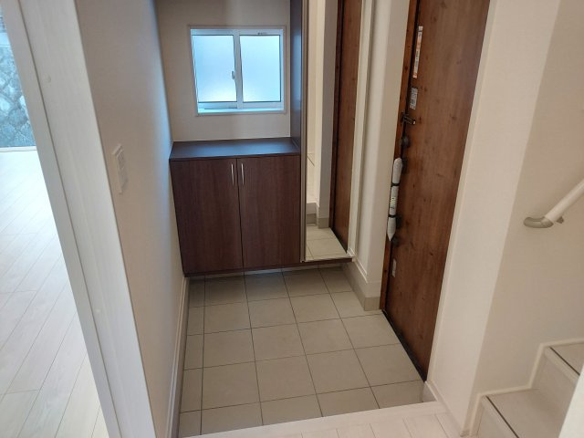 宝塚市逆瀬台5丁目新築一戸建の玄関