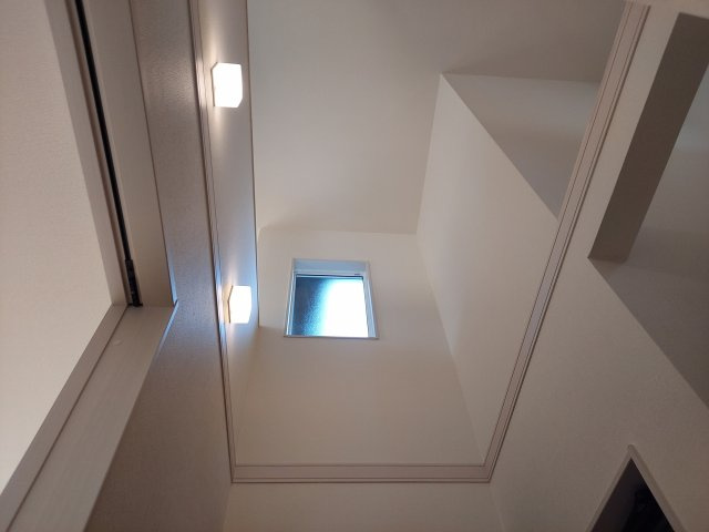 宝塚市逆瀬台5丁目新築一戸建のその他|玄関吹き抜け