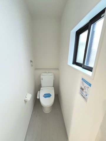 【トイレ】 | 福岡市南区大平寺1丁目10期　2号棟（全2棟）【仲介手数料無料・0円】 | 施工例。1階のトイレです。施工例は完成時と異なる場合があります。