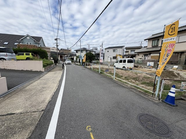 【その他】 | 福岡市南区大平寺1丁目10期　2号棟（全2棟）【仲介手数料無料・0円】 | 現地写真。前面道路です。