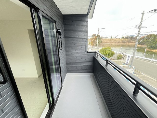 【バルコニー】 | 福岡市南区大平寺1丁目10期　2号棟（全2棟）【仲介手数料無料・0円】 | 施工例。施工例は完成時と異なる場合があります。