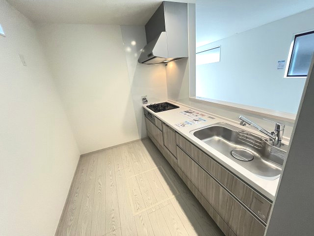 【キッチン】 | 福岡市南区大平寺1丁目10期　2号棟（全2棟）【仲介手数料無料・0円】 | 施工例。施工例は完成時と異なる場合があります。
