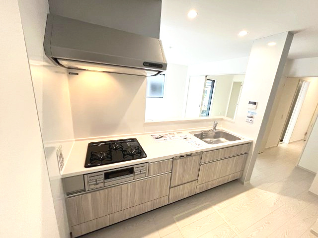 【キッチン】 | 福岡市南区大平寺1丁目10期　2号棟（全2棟）【仲介手数料無料・0円】 | 施工例。施工例は完成時と異なる場合があります。