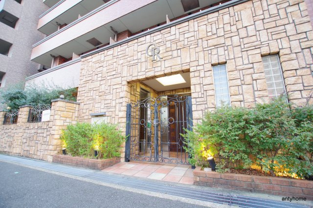 グランシス江坂　仲介手数料無料のエントランス