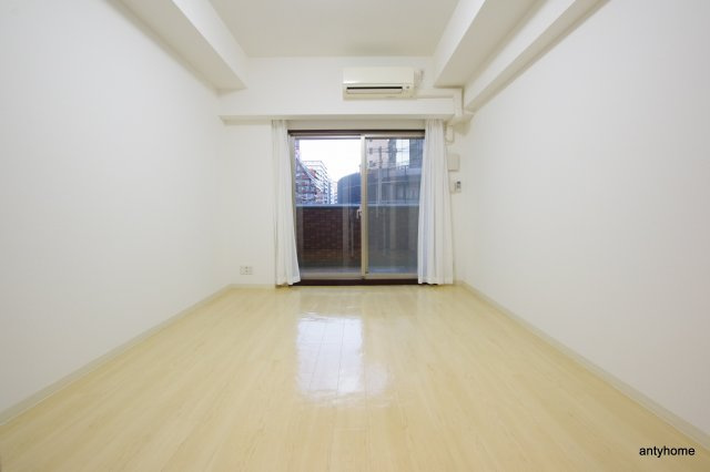 グランシス江坂　仲介手数料無料の居間・リビング