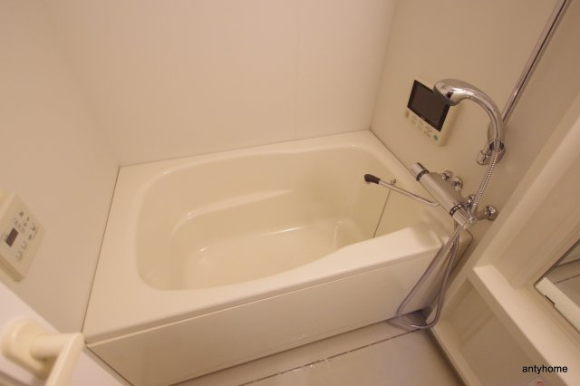 グランシス江坂　仲介手数料無料の浴室